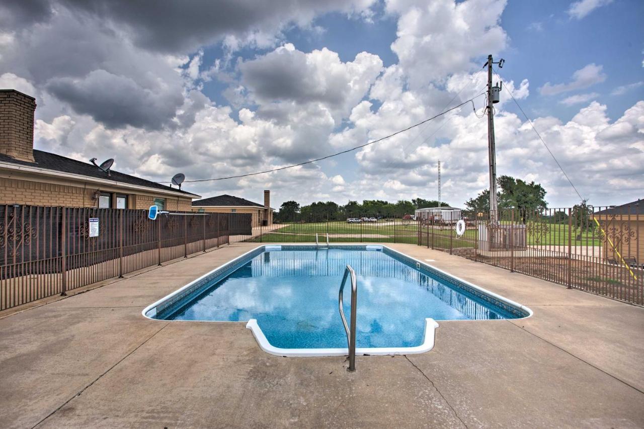 Pet-Friendly Efficiency Cottage With Pool! Calera Exterior photo